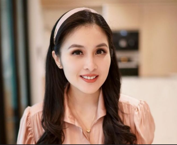 Transformasi karier Sandra Dewi