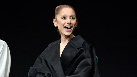 Haru, Ariana Grande Menangis di Konser Terakhir Sebelum Hiatus